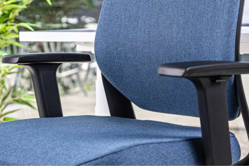 Teamo® Plush - Ergonomischer Bürostuhl, Vollpolster, Schwarz/Blau